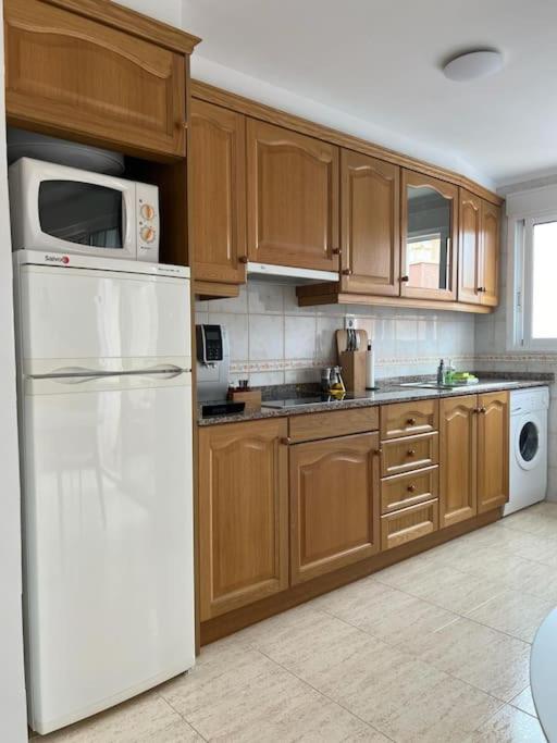 Apartamento Bonito Piso Al Lado Del Mar! La Mariña Exterior foto